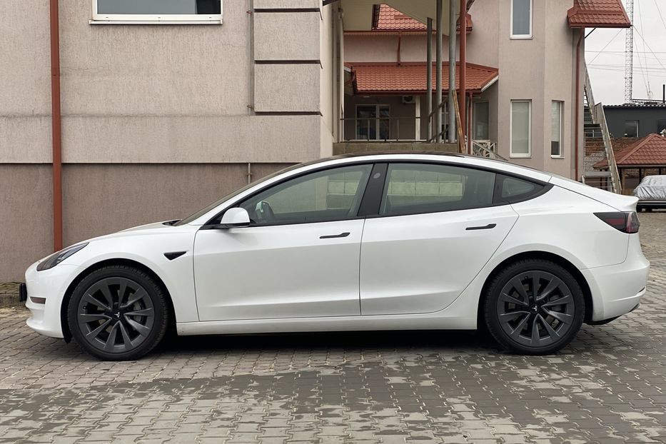 Продам Tesla Model 3 Long Range 2022 года в Луцке