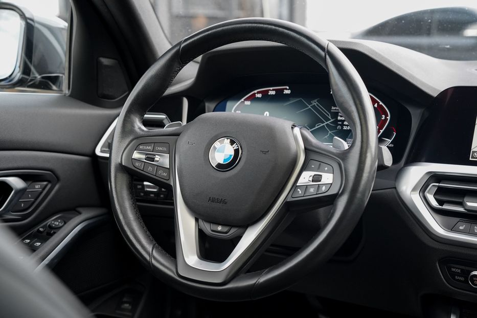 Продам BMW 330 Xi 2019 года в Черновцах