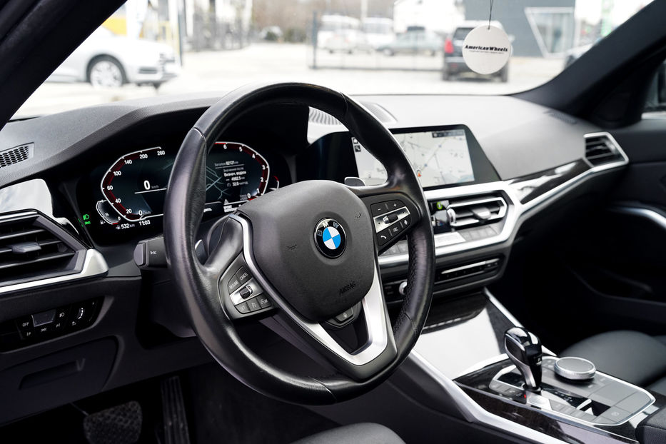 Продам BMW 330 Xi 2019 года в Черновцах