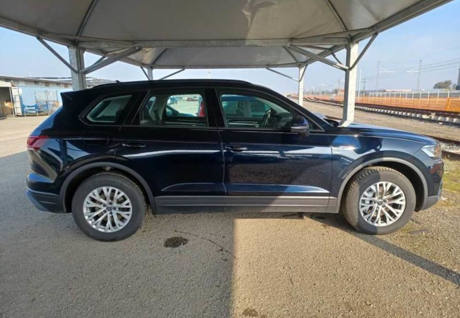 Продам Volkswagen Touareg 3.0 210квт 8-АТ 2021 года в Львове