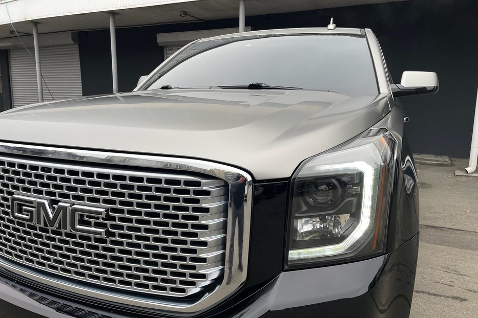 Продам GMC Yukon XL Denali  2017 года в Киеве