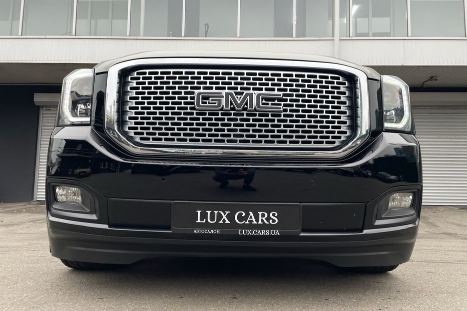 Продам GMC Yukon XL Denali  2017 года в Киеве