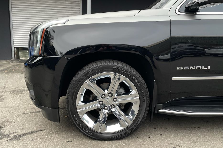 Продам GMC Yukon XL Denali  2017 года в Киеве