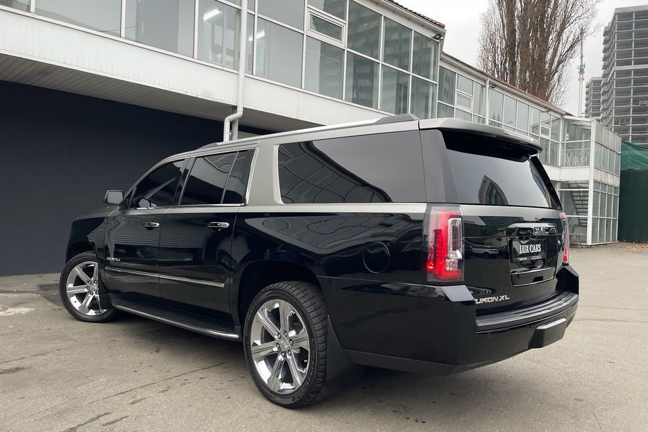 Продам GMC Yukon XL Denali  2017 года в Киеве