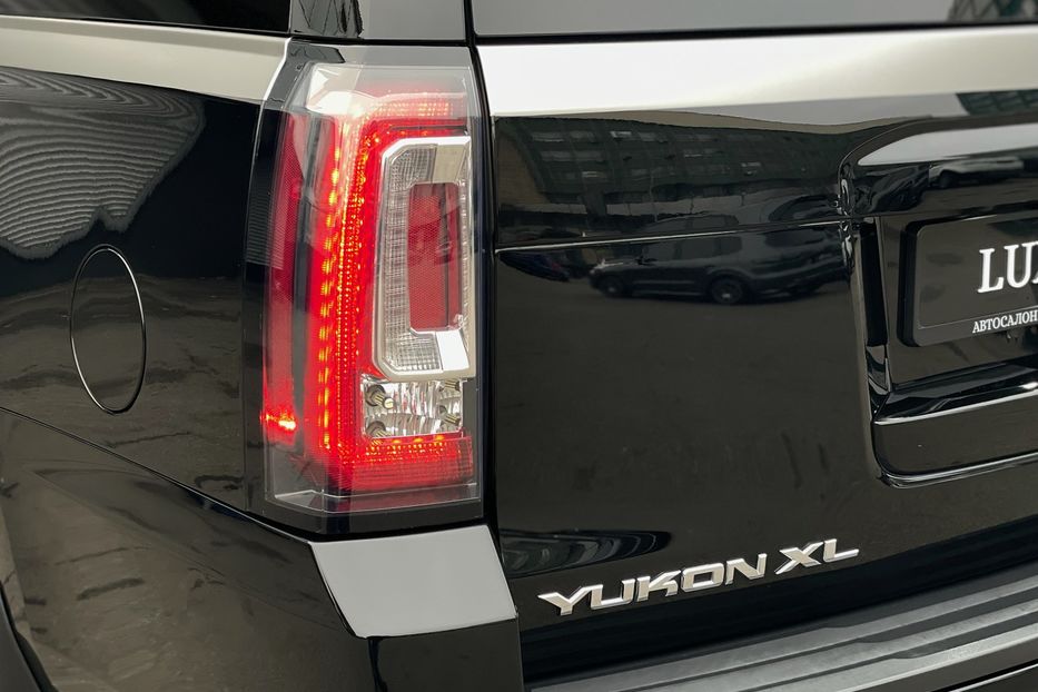 Продам GMC Yukon XL Denali  2017 года в Киеве