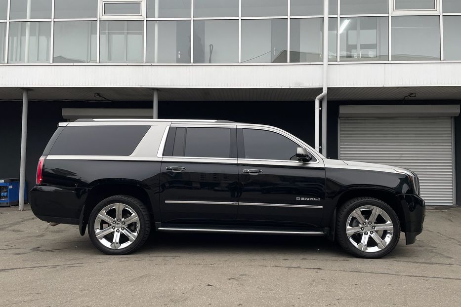 Продам GMC Yukon XL Denali  2017 года в Киеве