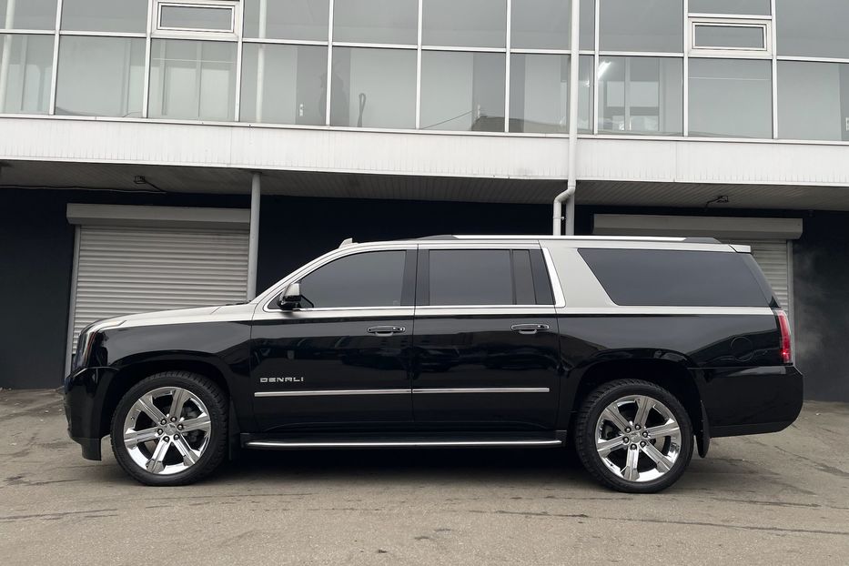 Продам GMC Yukon XL Denali  2017 года в Киеве