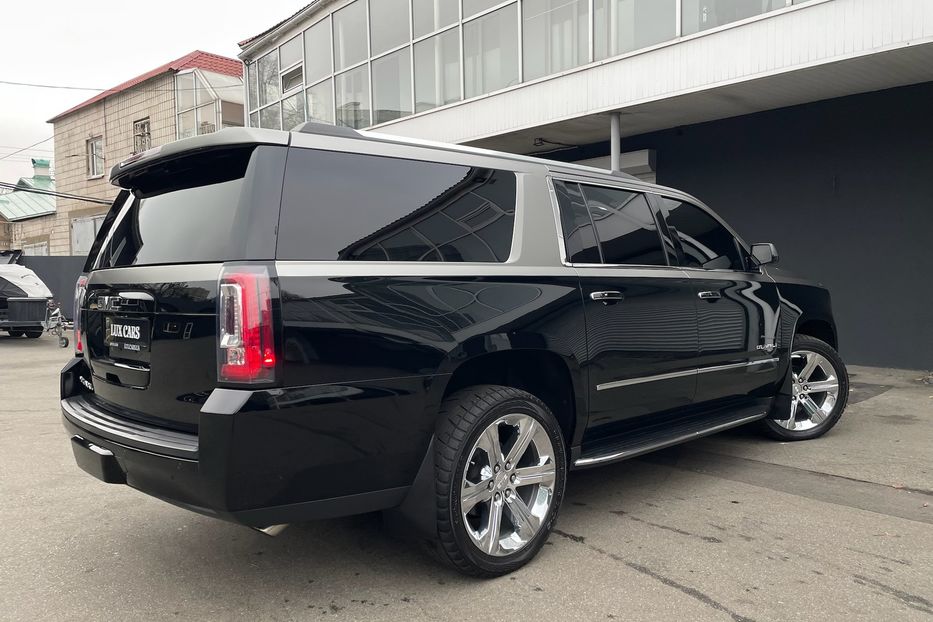 Продам GMC Yukon XL Denali  2017 года в Киеве