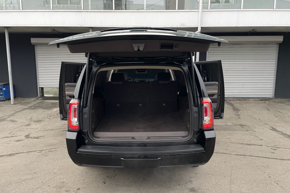 Продам GMC Yukon XL Denali  2017 года в Киеве