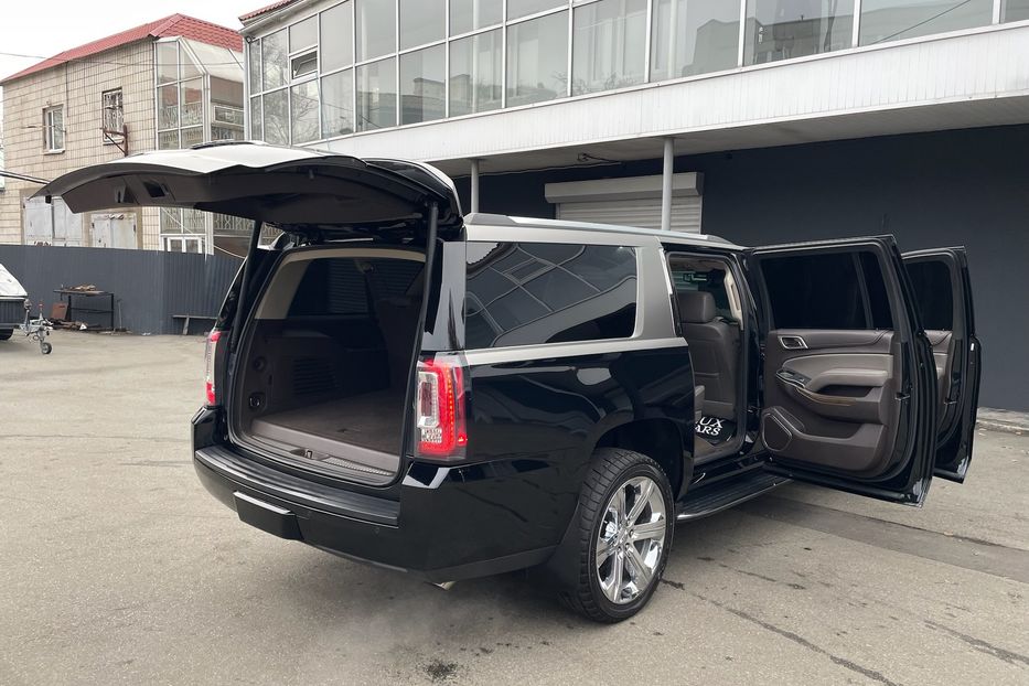 Продам GMC Yukon XL Denali  2017 года в Киеве