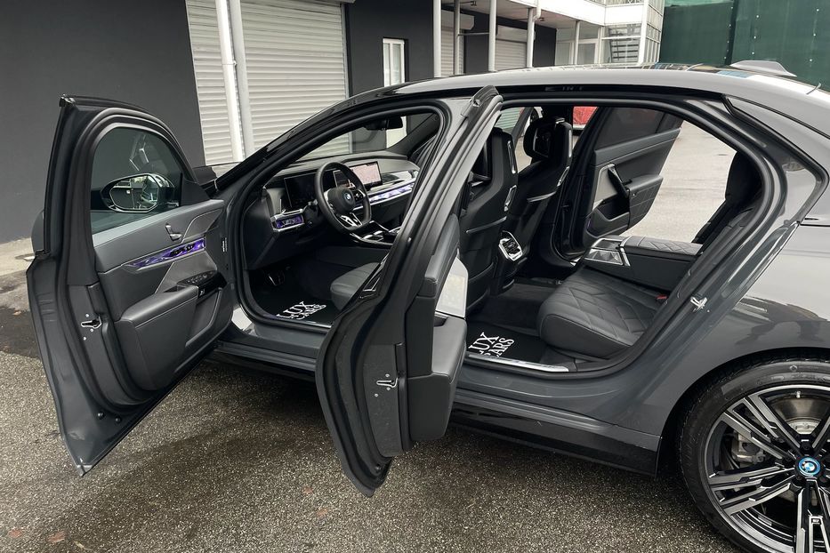 Продам BMW 760 I7 60 M package  2023 года в Киеве