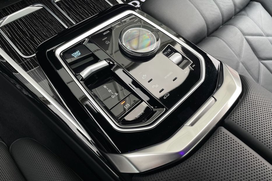Продам BMW 760 I7 60 M package  2023 года в Киеве