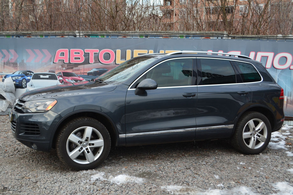 Продам Volkswagen Touareg 2012 года в Киеве