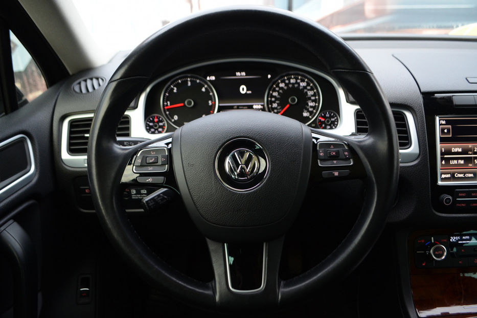Продам Volkswagen Touareg 2012 года в Киеве