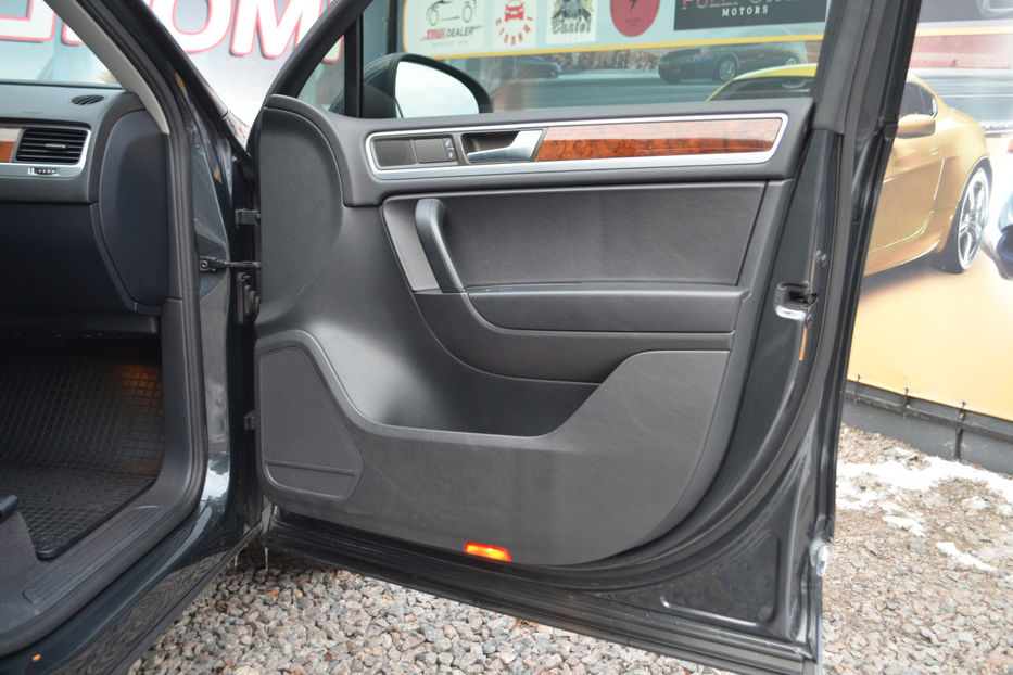 Продам Volkswagen Touareg 2012 года в Киеве