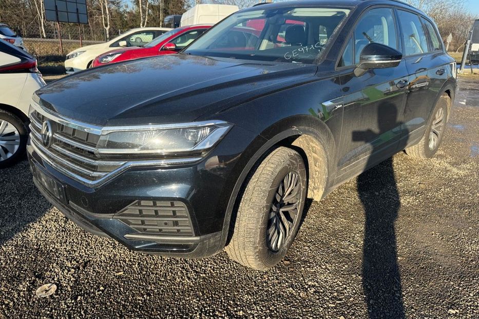 Продам Volkswagen Touareg 3.0 210квт 8-АТ 2021 года в Львове