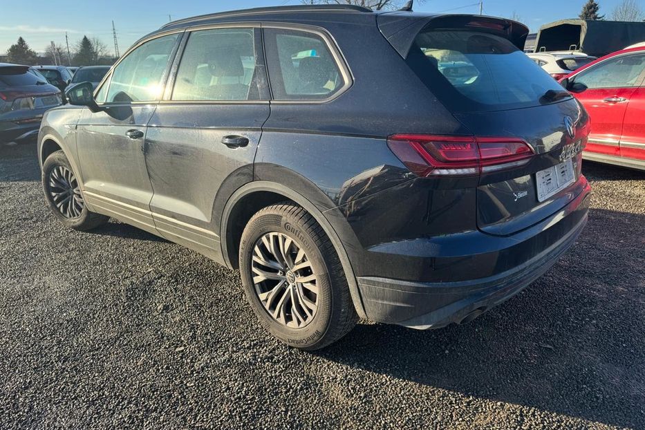 Продам Volkswagen Touareg 3.0 210квт 8-АТ 2021 года в Львове