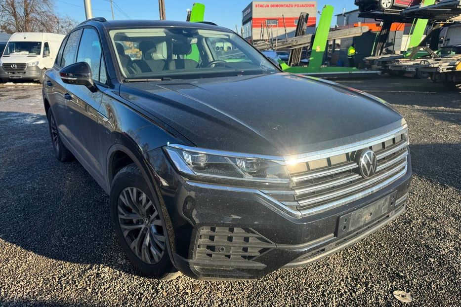 Продам Volkswagen Touareg 3.0 210квт 8-АТ 2021 года в Львове