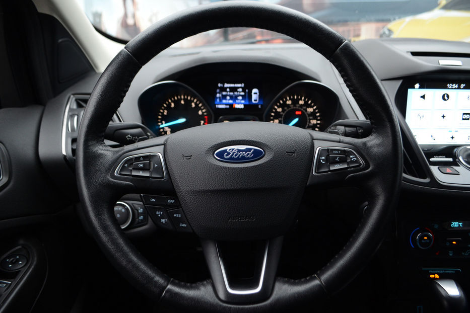 Продам Ford Escape 2016 года в Киеве