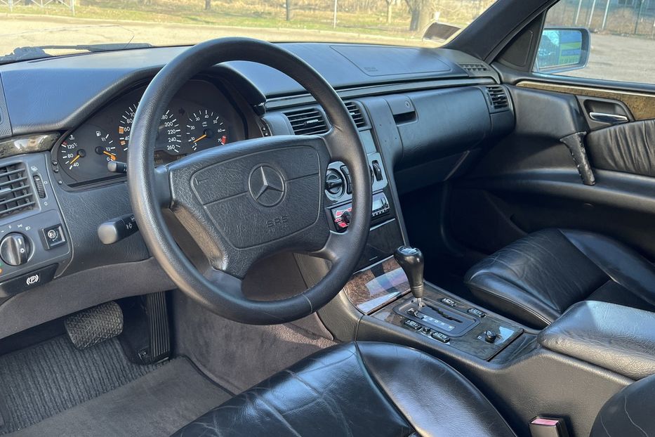 Продам Mercedes-Benz E-Class 320 1997 года в Николаеве