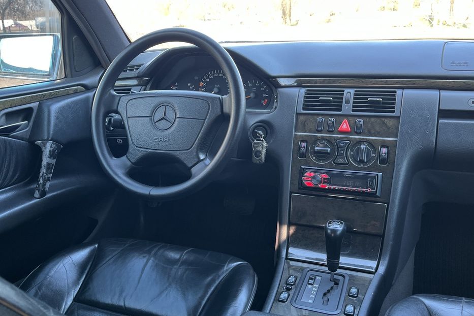 Продам Mercedes-Benz E-Class 320 1997 года в Николаеве