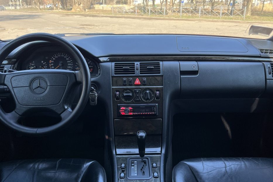 Продам Mercedes-Benz E-Class 320 1997 года в Николаеве