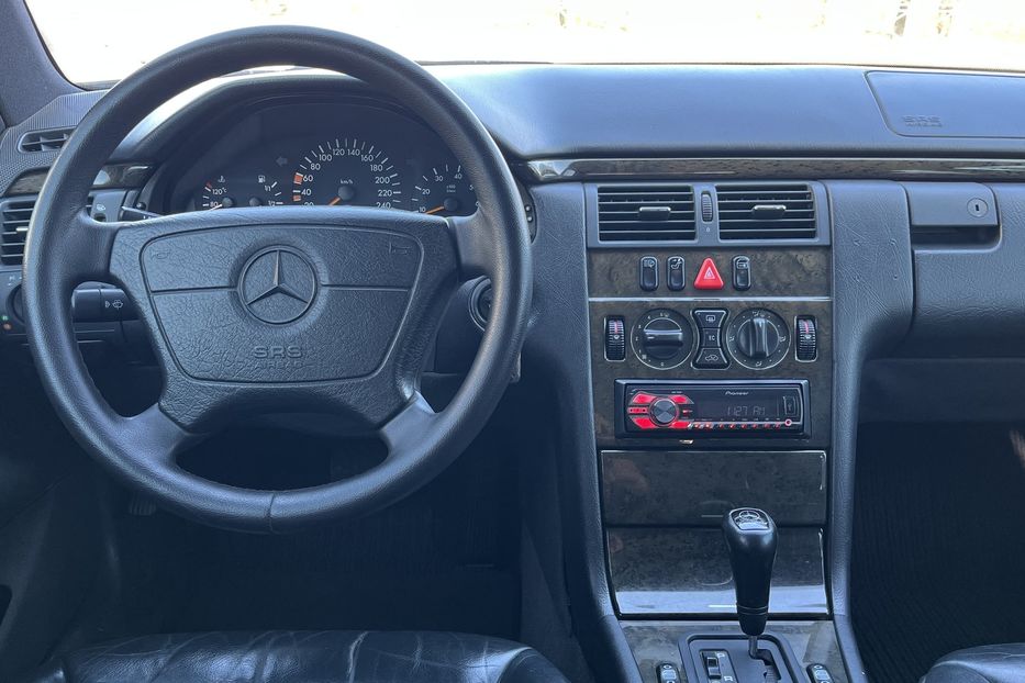 Продам Mercedes-Benz E-Class 320 1997 года в Николаеве