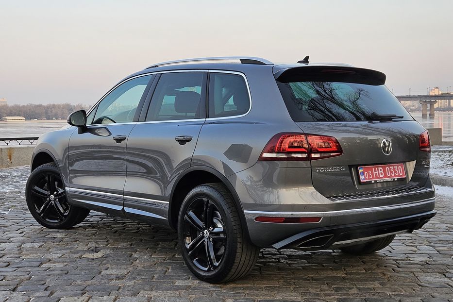 Продам Volkswagen Touareg Executive Edition /R-Line 2017 года в Киеве