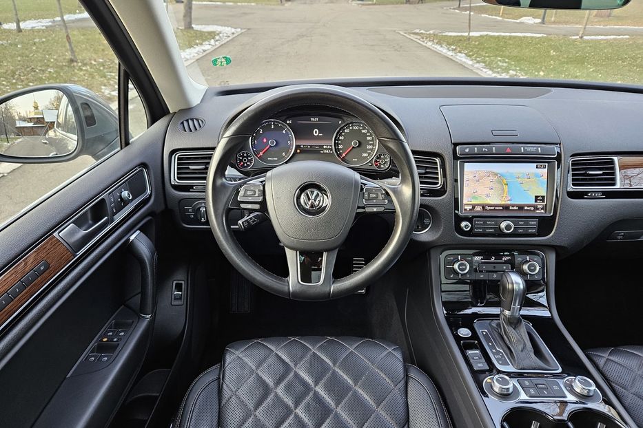 Продам Volkswagen Touareg Executive Edition /R-Line 2017 года в Киеве