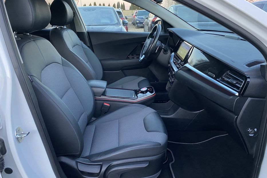 Продам Kia Niro 64 кВт Комплектація Prestige 2020 года в Львове