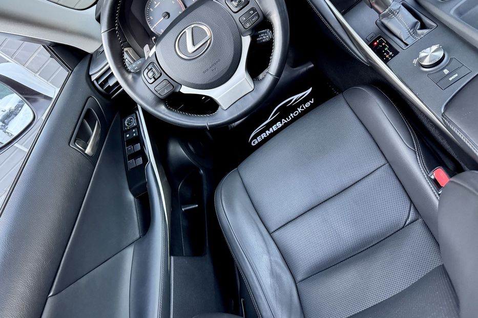 Продам Lexus IS 200 T AT Business  2017 года в Киеве