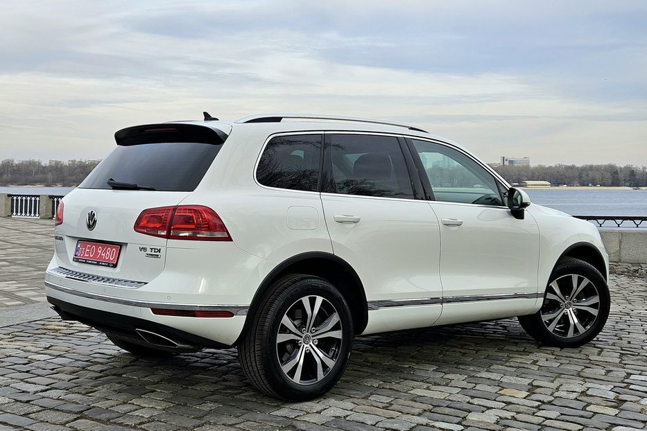 Продам Volkswagen Touareg 2015 года в Киеве