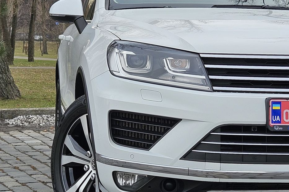 Продам Volkswagen Touareg 2015 года в Киеве