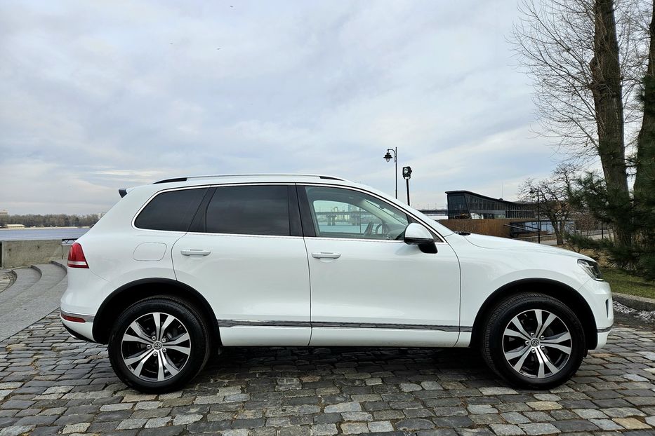 Продам Volkswagen Touareg 2015 года в Киеве