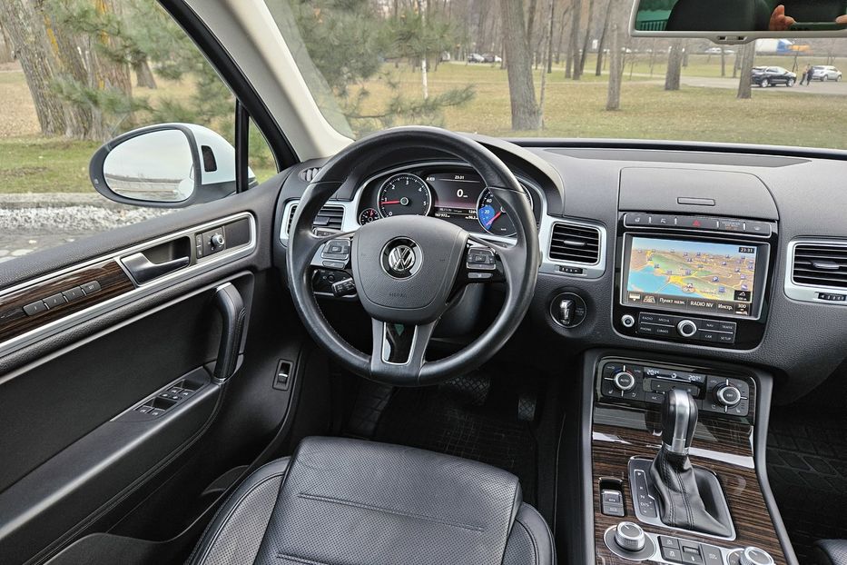 Продам Volkswagen Touareg 2015 года в Киеве