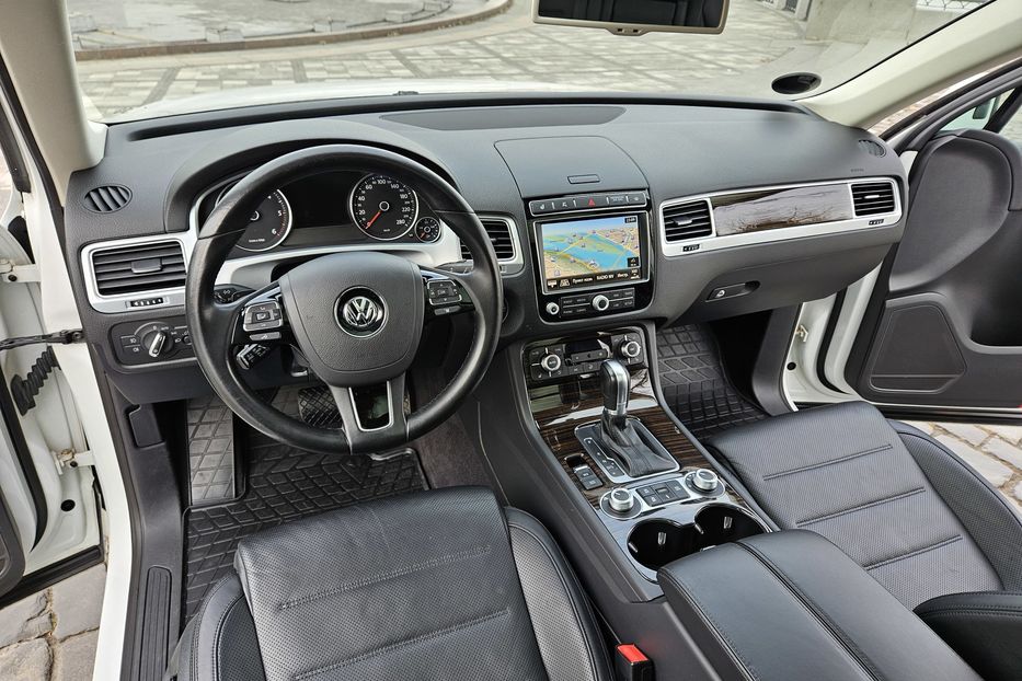 Продам Volkswagen Touareg 2015 года в Киеве