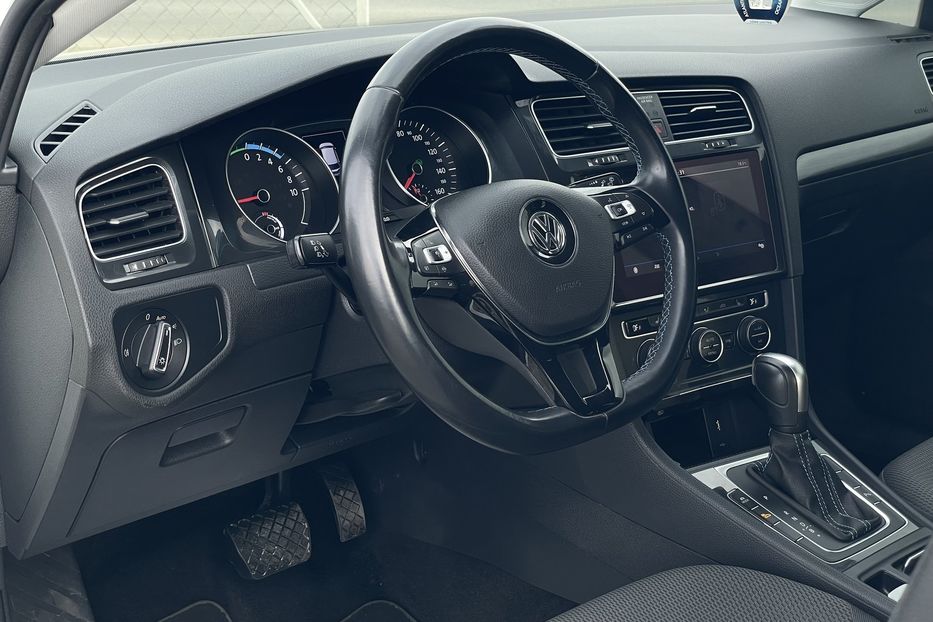 Продам Volkswagen e-Golf 2019 года в Львове