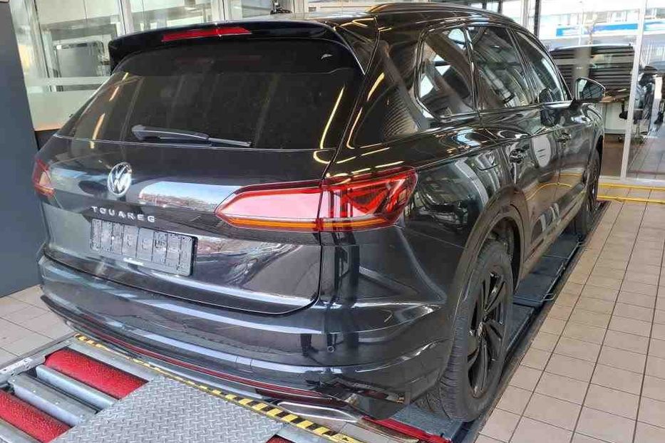 Продам Volkswagen Touareg 3.0 210квт  R-Line 2021 года в Львове