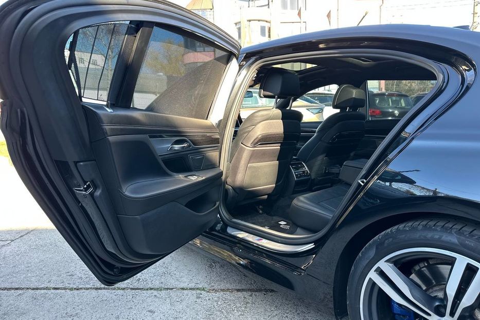Продам BMW 740 Long 2017 года в Черновцах