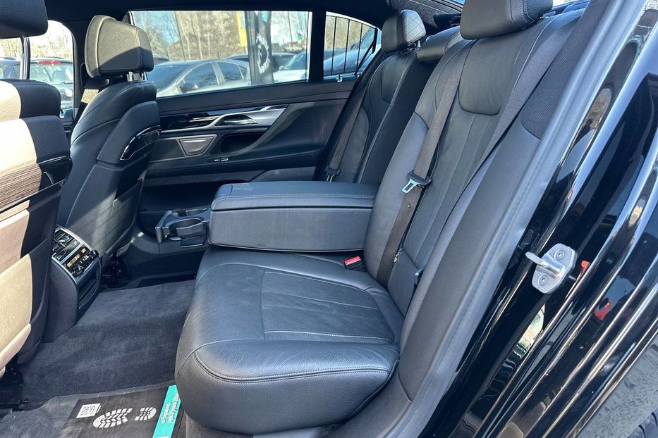 Продам BMW 740 Long 2017 года в Черновцах