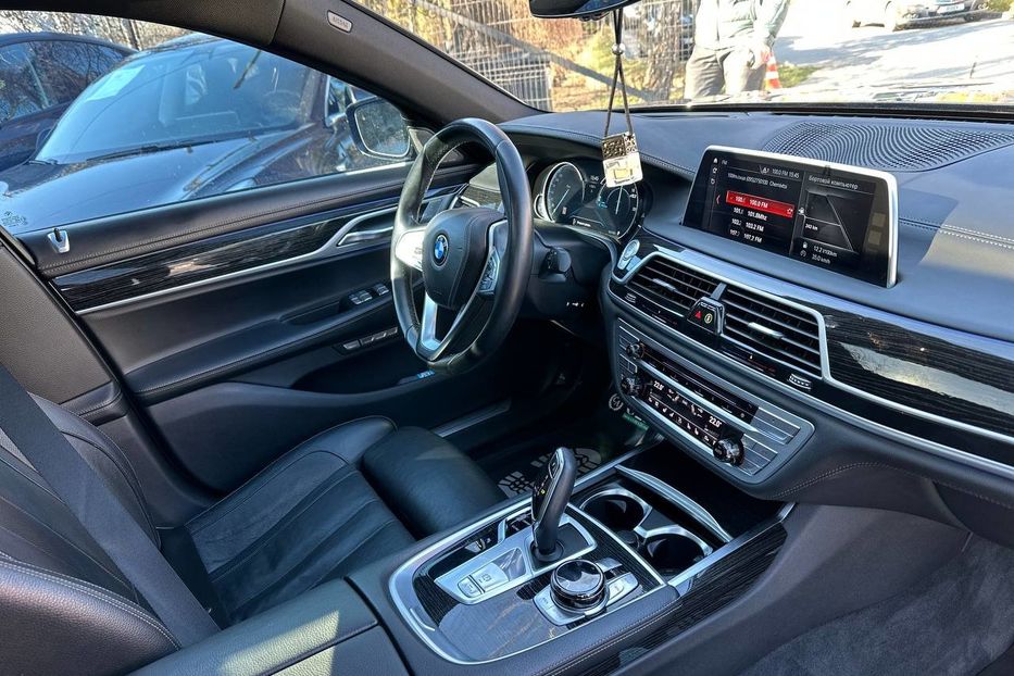 Продам BMW 740 Long 2017 года в Черновцах