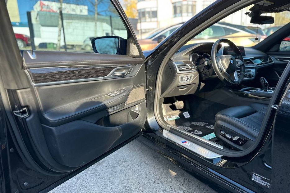 Продам BMW 740 Long 2017 года в Черновцах