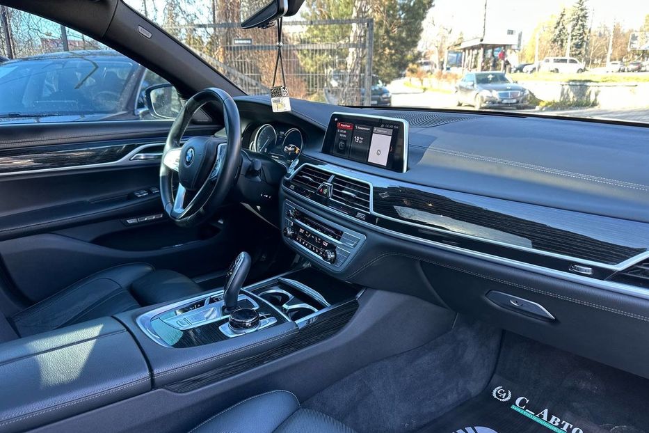 Продам BMW 740 Long 2017 года в Черновцах