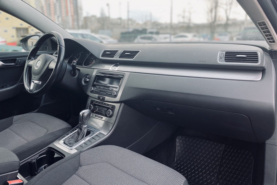 Продам Volkswagen Passat B7 2011 года в Киеве