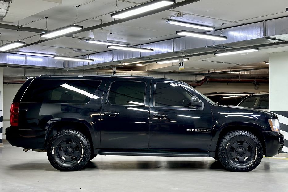 Продам Chevrolet Suburban GMT 900 5.3 AT AWD 2011 года в Киеве