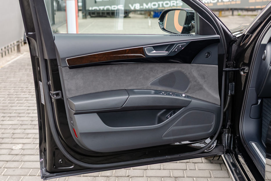 Продам Audi A8 3.0TDI QUATTRO 2017 года в Киеве