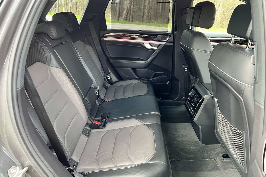Продам Volkswagen Touareg НЕ МАЛЬОВАНИЙ ТЕПЛОВІЗОРR-Line 2019 года в Львове