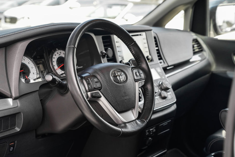 Продам Toyota Sienna SE 2019 года в Черновцах