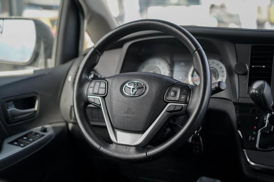 Продам Toyota Sienna SE 2019 года в Черновцах
