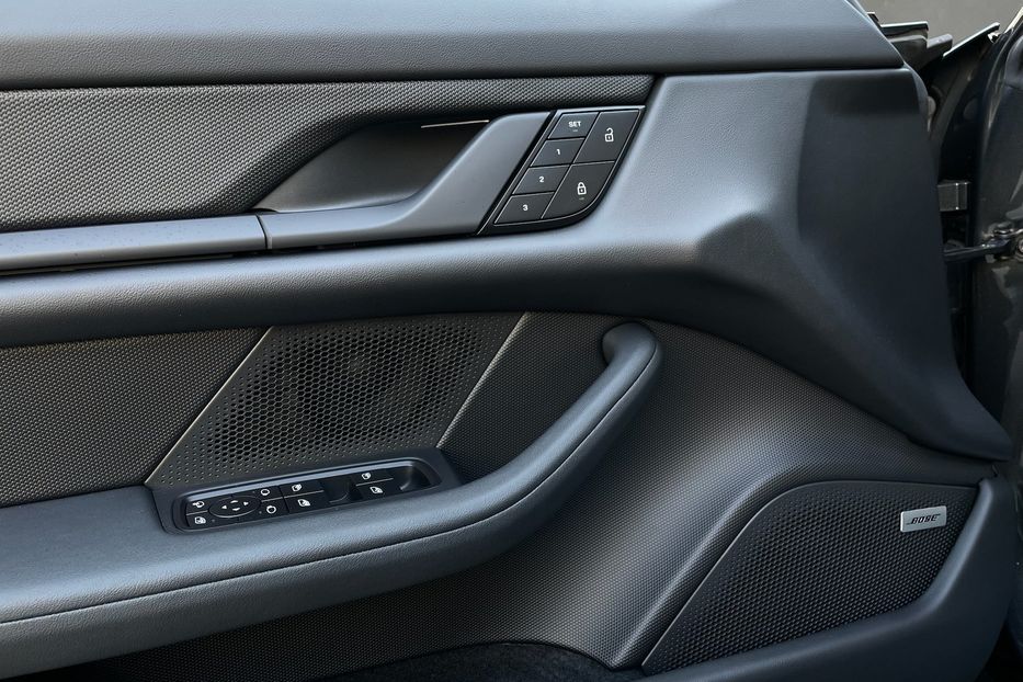 Продам Porsche Taycan 4s 2022 года в Киеве
